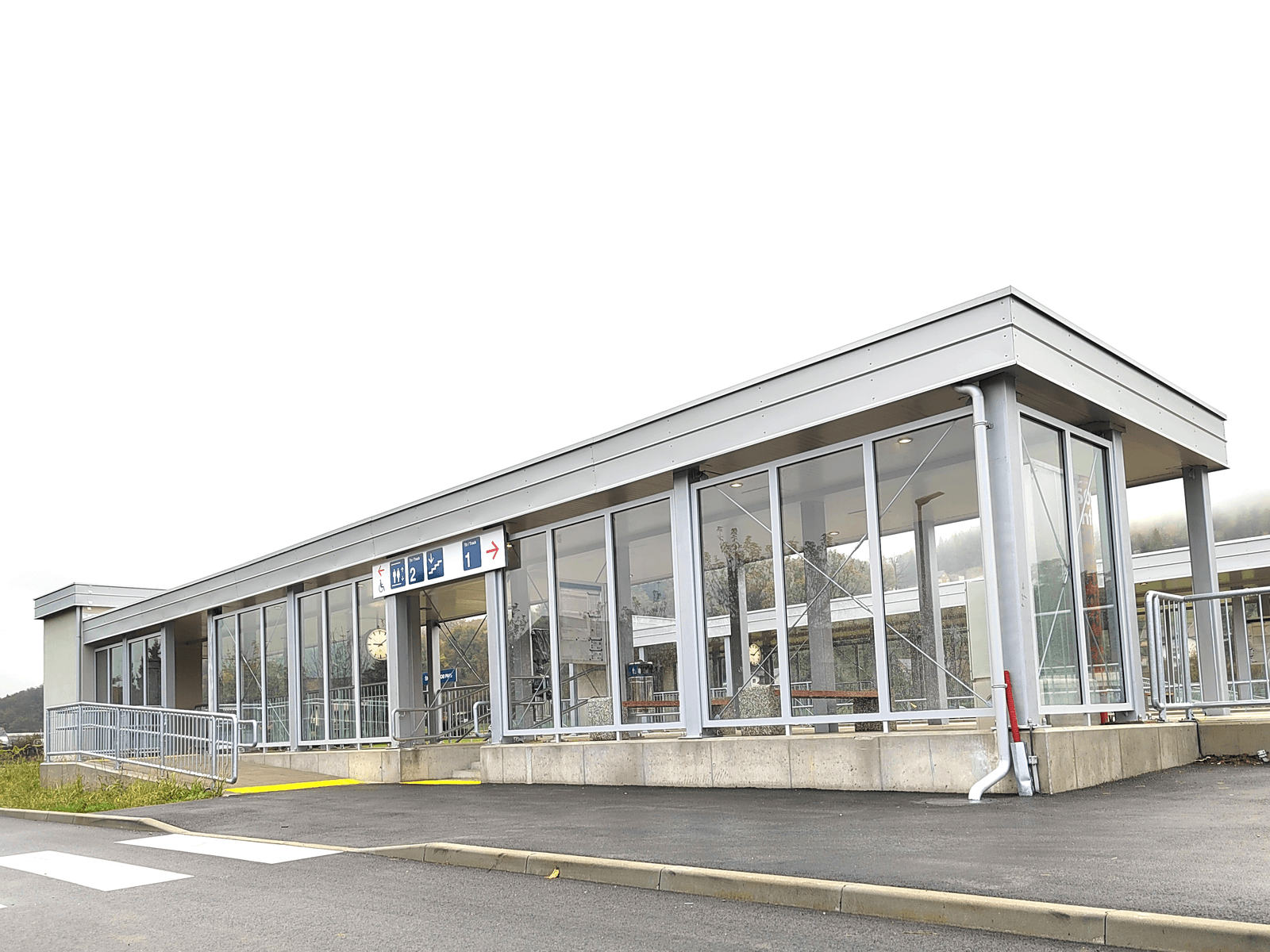 Nadstrešnice za avtobusne in železniške postaje